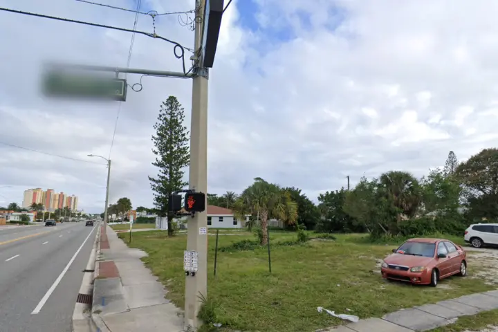 Boost 113 W Blue Heron Blvd - 113 W Blue Heron Blvd