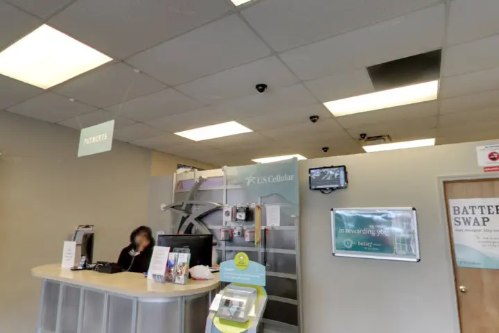 Boost 120 E 35Th St - 120 E 35th St