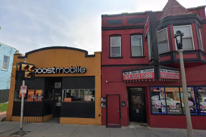 Boost 1230 S Cesar E Chavez Dr - 1230 S Cesar E Chavez Dr