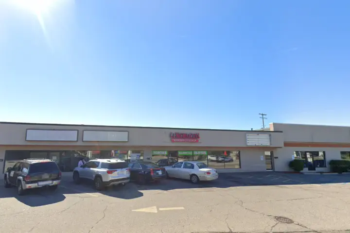 Boost 130 E Lakewood Blvd, Suite E - 130 E Lakewood Blvd, Suite E