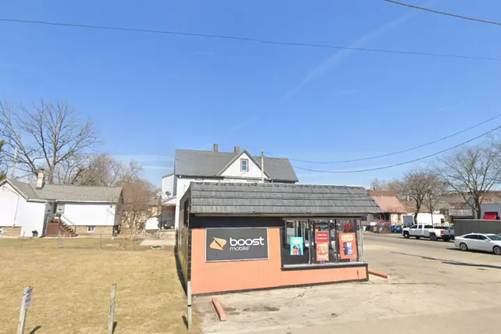 Boost 1681 S Cesar E Chavez Dr - 1681 S Cesar E Chavez Dr