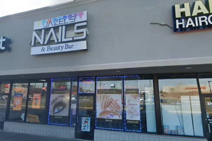 Boost 16970 E 13 Mile Rd - 16970 E 13 mile rd