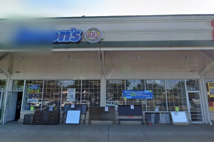 Boost 1740 N Olden Ave - 1740 N Olden Ave