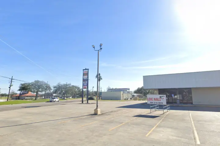 Boost 1906 E Judge Perez Drive - 1906 E Judge Perez Drive