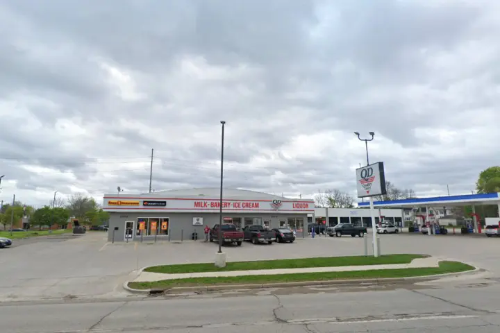 Boost 2102 N Larch St - 2102 N Larch St