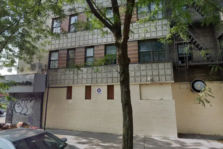 Boost 2121 Grand Concourse - 2121 Grand Concourse