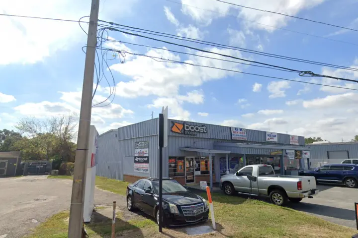 Boost 219 E North Blvd - 219 E North Blvd
