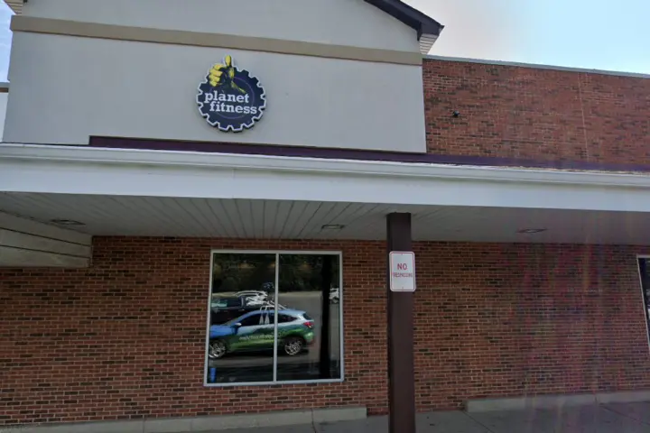 Boost 2231 N Lewis Ave - 2231 N Lewis Ave
