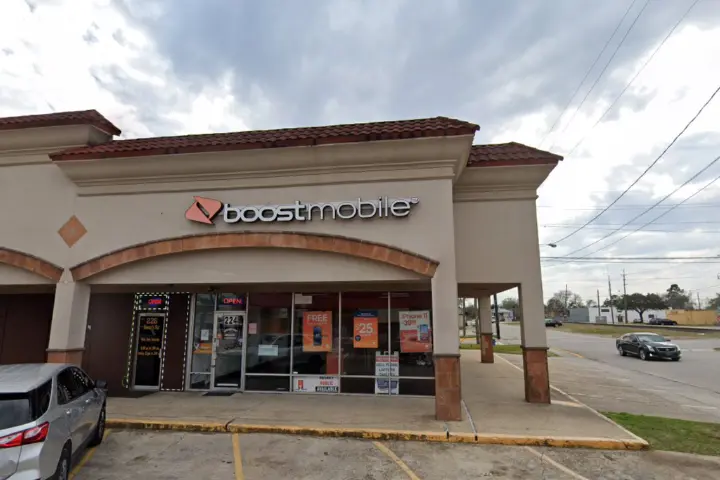 Boost 224 1St St E - 224 1st St E