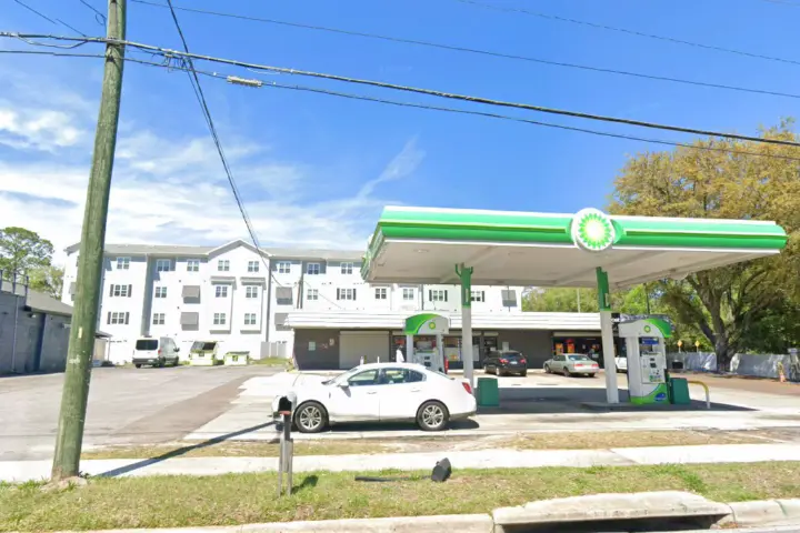 Boost 2302 E University Ave - 2302 E University Ave