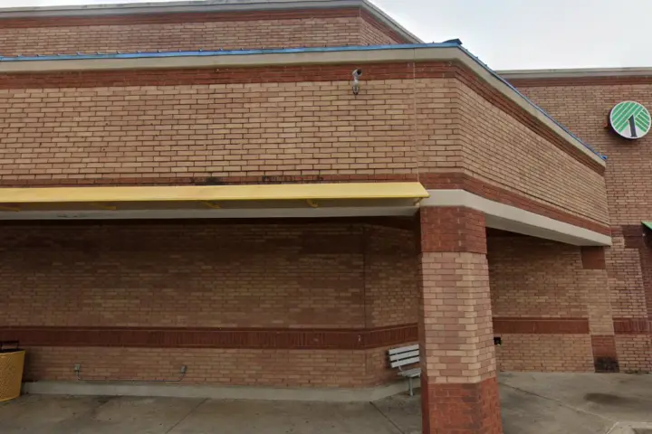 Boost 2334 W Buckingham Rd - 2334 W Buckingham Rd