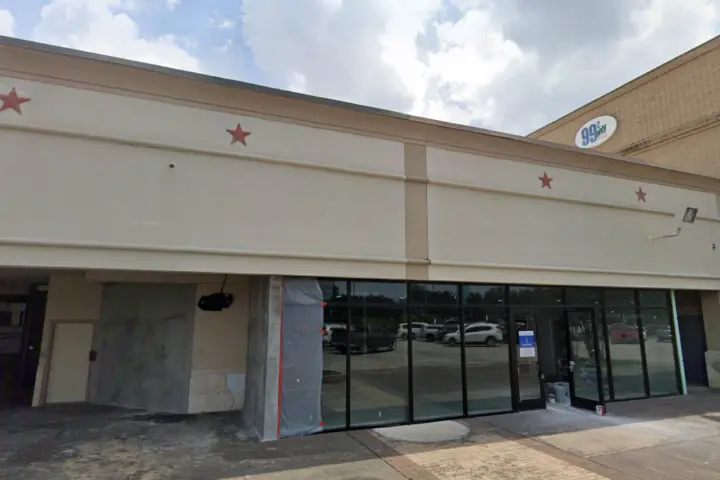 Boost 235 W Greens Rd - 235 W Greens Rd