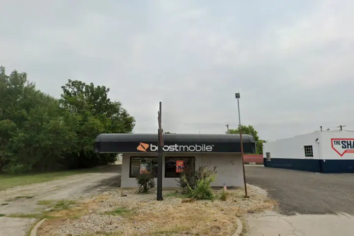 Boost 236 S Kinzie Ave - 236 S Kinzie Ave