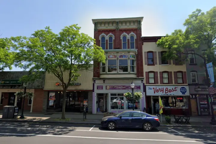 Boost 256 E High St - 256 E High St