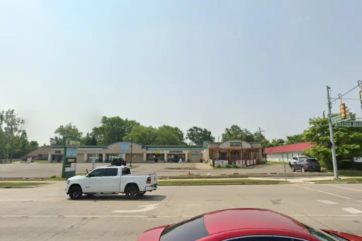 Boost 282 E Walton Blvd - 282 E Walton Blvd