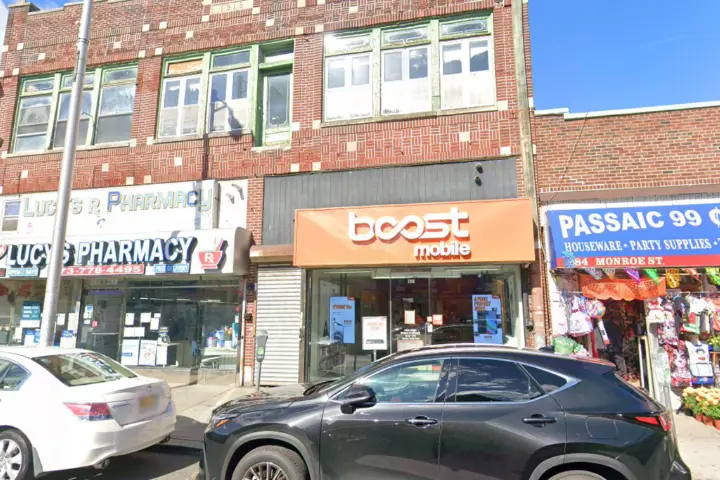 Boost 286 Monroe St - 286 Monroe St