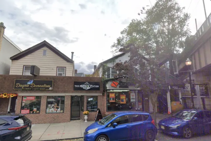 Boost 29 E Milton Ave - 29 E Milton Ave