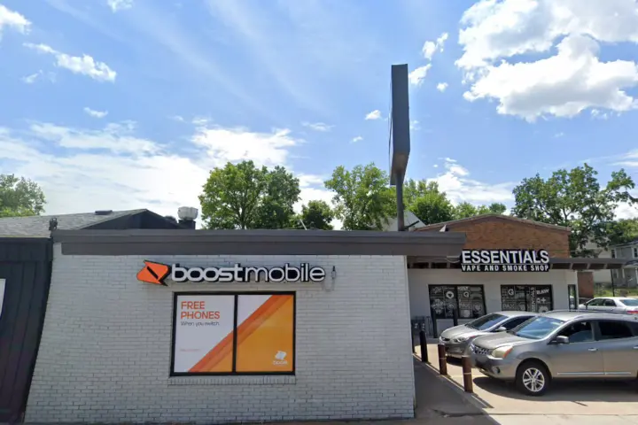 Boost 307 E Locust St - 307 E Locust St