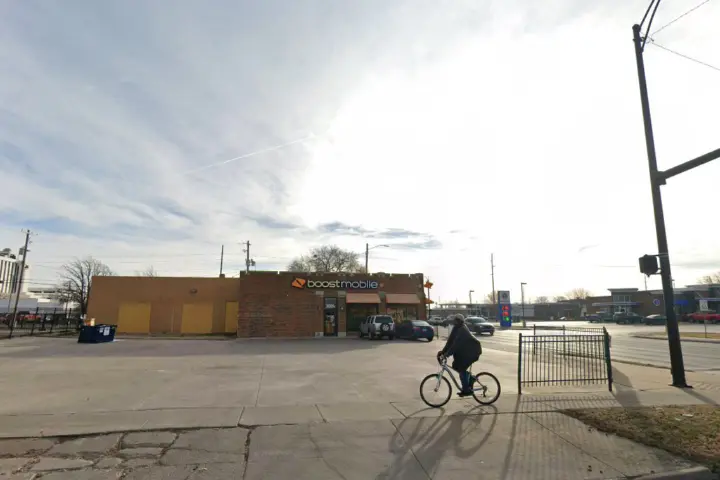 Boost 308 E Murdock - 308 E Murdock