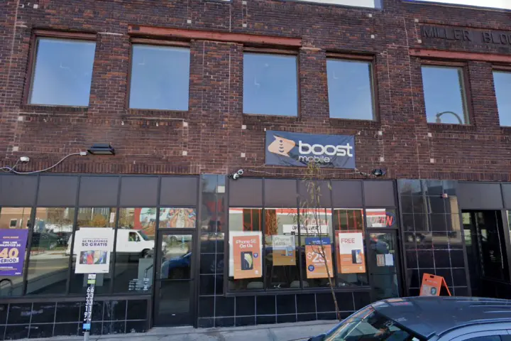Boost 317 E Lake St - 317 E Lake St