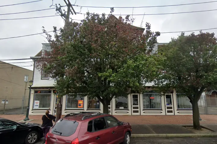 Boost 32 1St Avenue - 32 1st Avenue