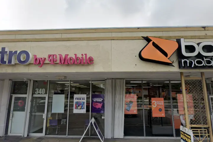 Boost 330 Ne 8Th St - 330 NE 8th St