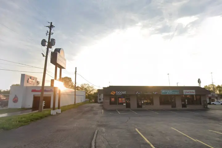 Boost 3900 Belmont Ave - 3900 Belmont Ave
