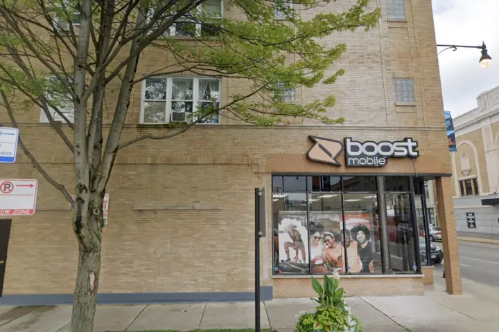 Boost 3935 W Lawrence Ave - 3935 W Lawrence Ave