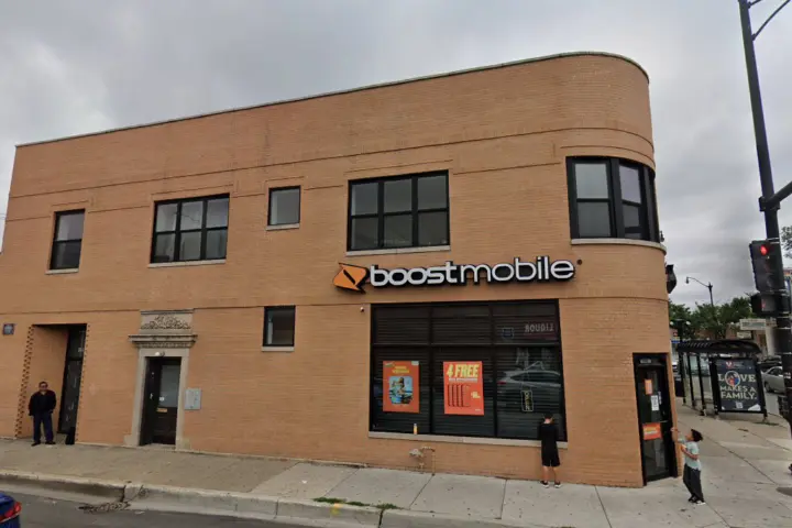 Boost 4001 W Armitage Ave - 4001 W Armitage Ave