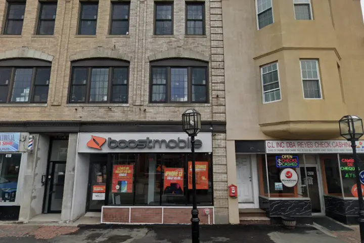 Boost 413 Broadway - 413 Broadway