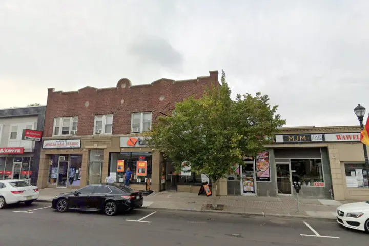 Boost 439 North Wood Ave - 439 North Wood Ave