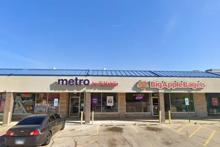 Boost 557 N Mclean Boulevard - 557 N McLean Boulevard