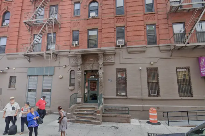Boost 570A E 138Th St - 570A E 138th St storefront