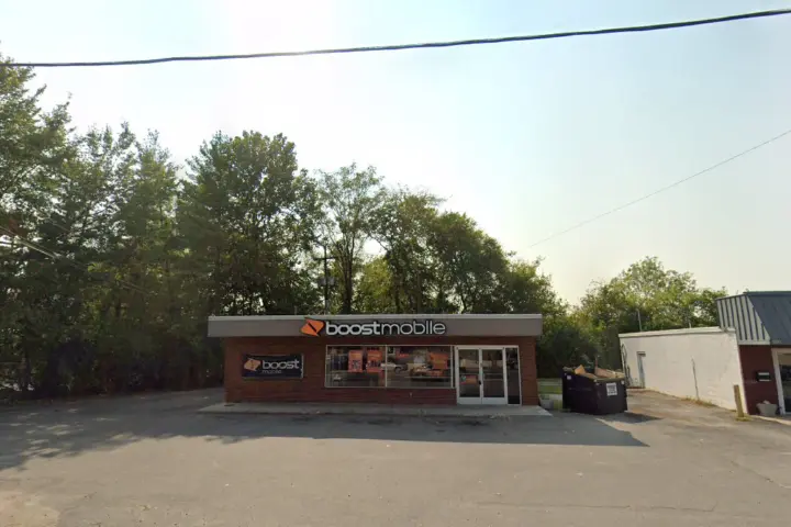 Boost 604 S Riverside Dr - 604 S Riverside Dr