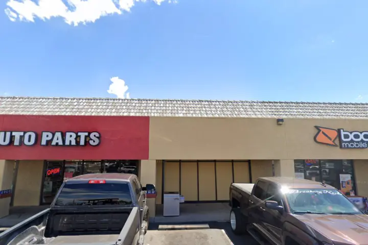 Boost 625 W. Valencia Rd - 625 W. Valencia Rd