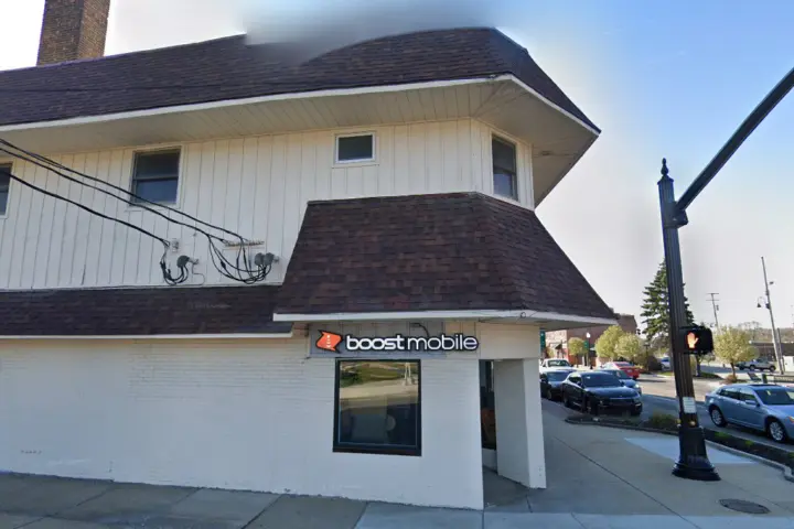 Boost 631 Broadway Avenue - 631 Broadway Avenue