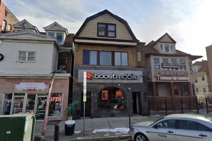 Boost 647 Mt. Prospect Ave - 647 Mt. Prospect Ave