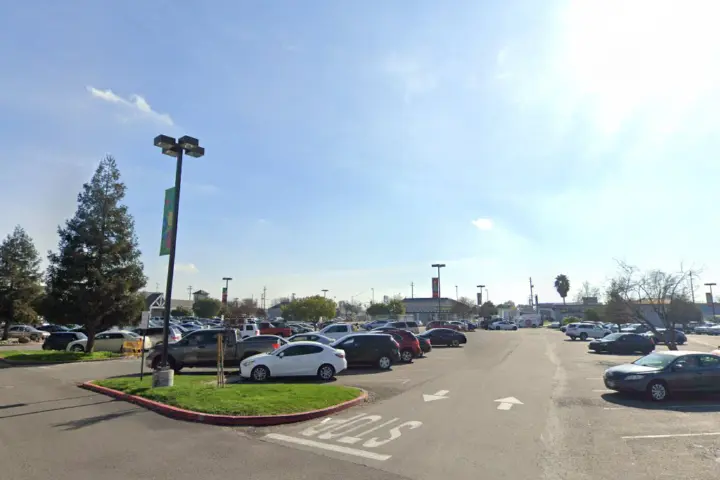 Boost 678 N. Wilson Way #4 - 678 N. Wilson Way #4