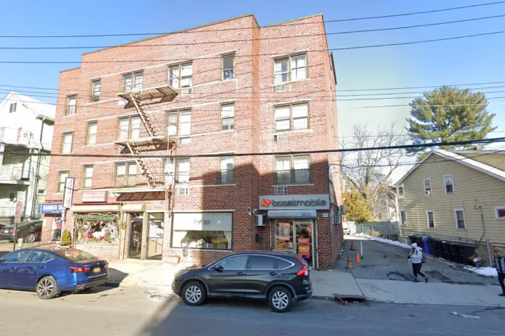 Boost 695 Yonkers Ave - 695 Yonkers Ave