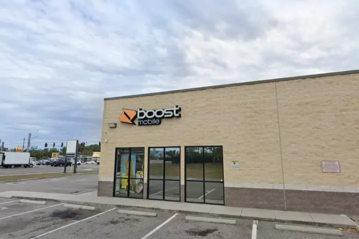 Boost 751 E Fowler Ave - 751 E Fowler Ave