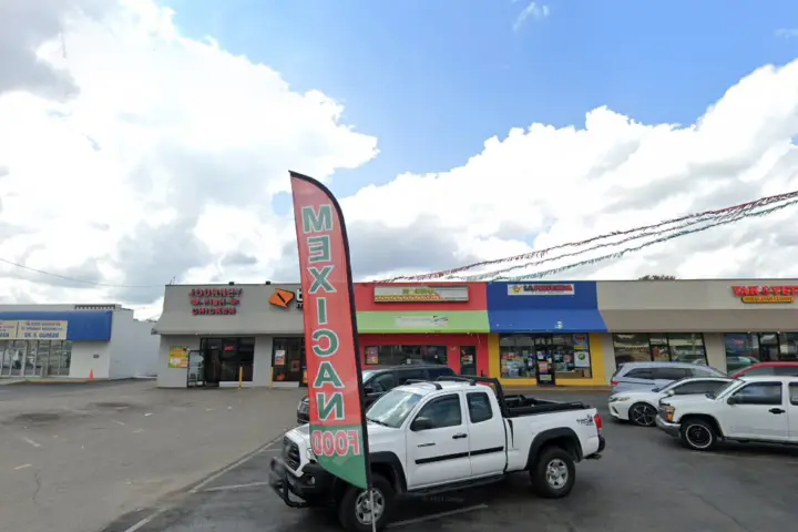 Boost 823 S Green River - 823 S Green River