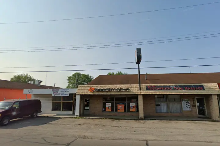 Boost 824 E Winona Ave - 824 E Winona Ave