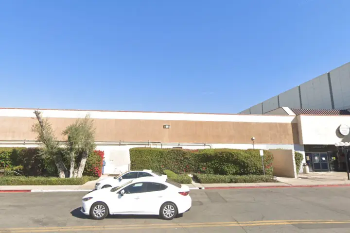 Boost 8401 Van Nuys Boulevard - 8401 Van Nuys Boulevard