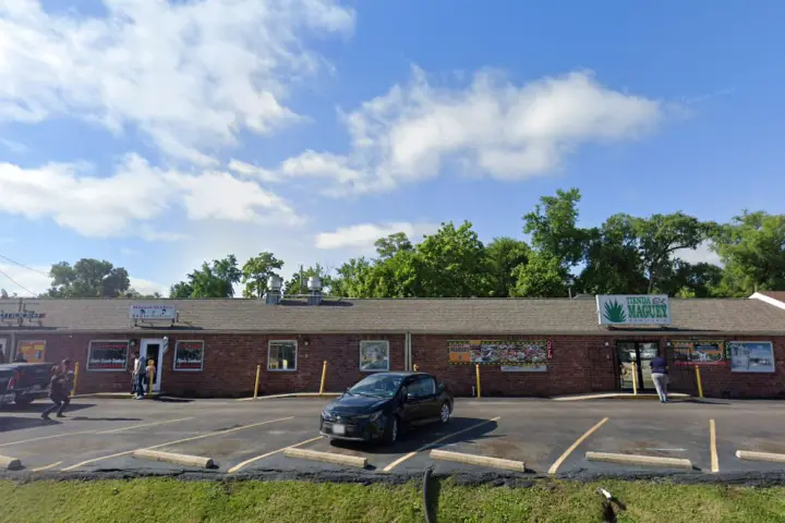 Boost 8406 Collinsville Rd - 8406 Collinsville Rd