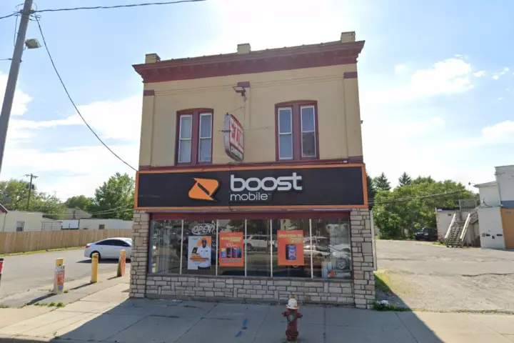Boost 868 E Broadway St - 868 E Broadway St