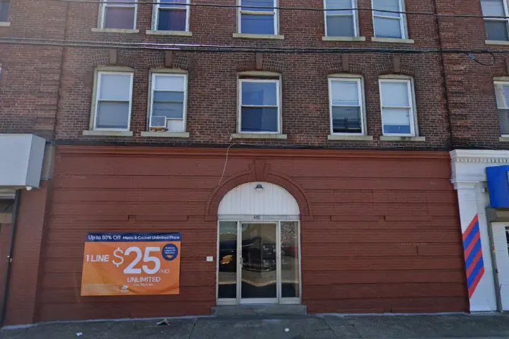 Boost 907 E. Main St - 907 E. Main St