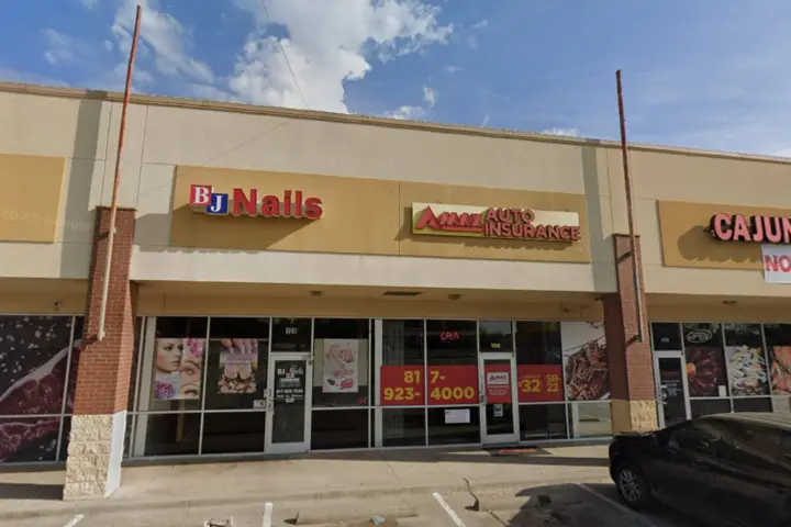 Boost 913 E Berry - 913 E Berry storefront