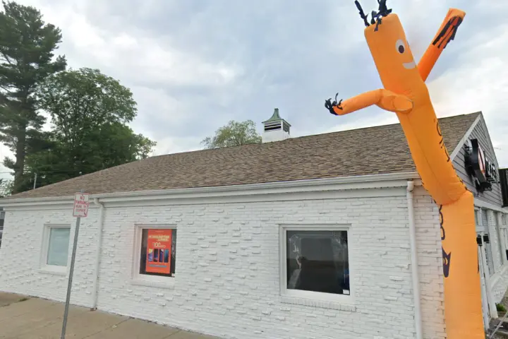 Boost 982 Kempton St - 982 Kempton St