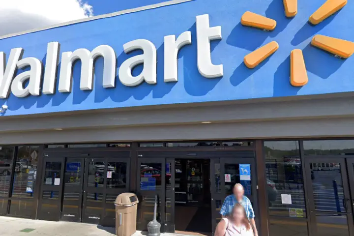 Walmart - 12650 US-301 (Boost Mobile)