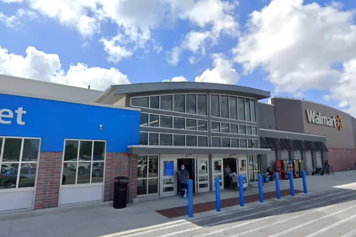 Walmart Supercenter - 13600 SW 288th St (Boost Mobile)